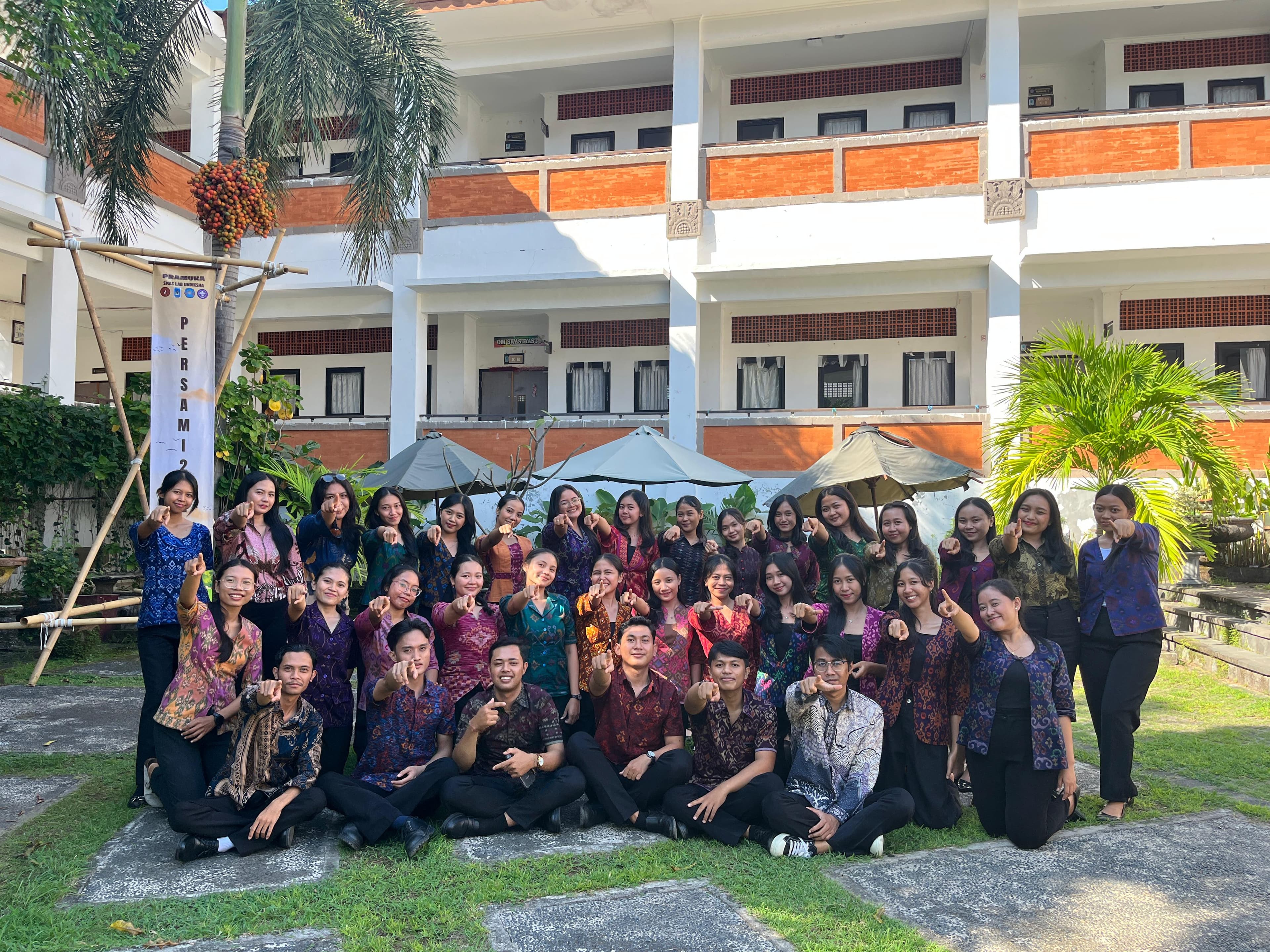 Foto Bersama Rekan Kelas
