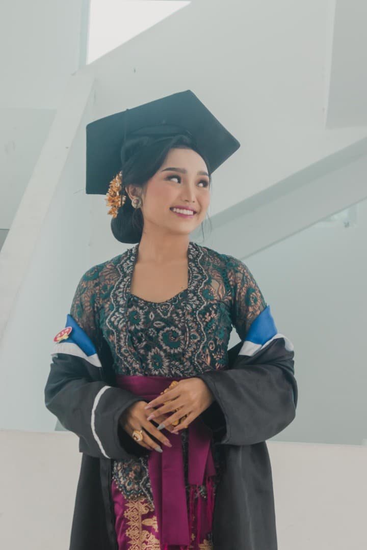 Made Shinta Wesiana Dewi — Momen Wisuda